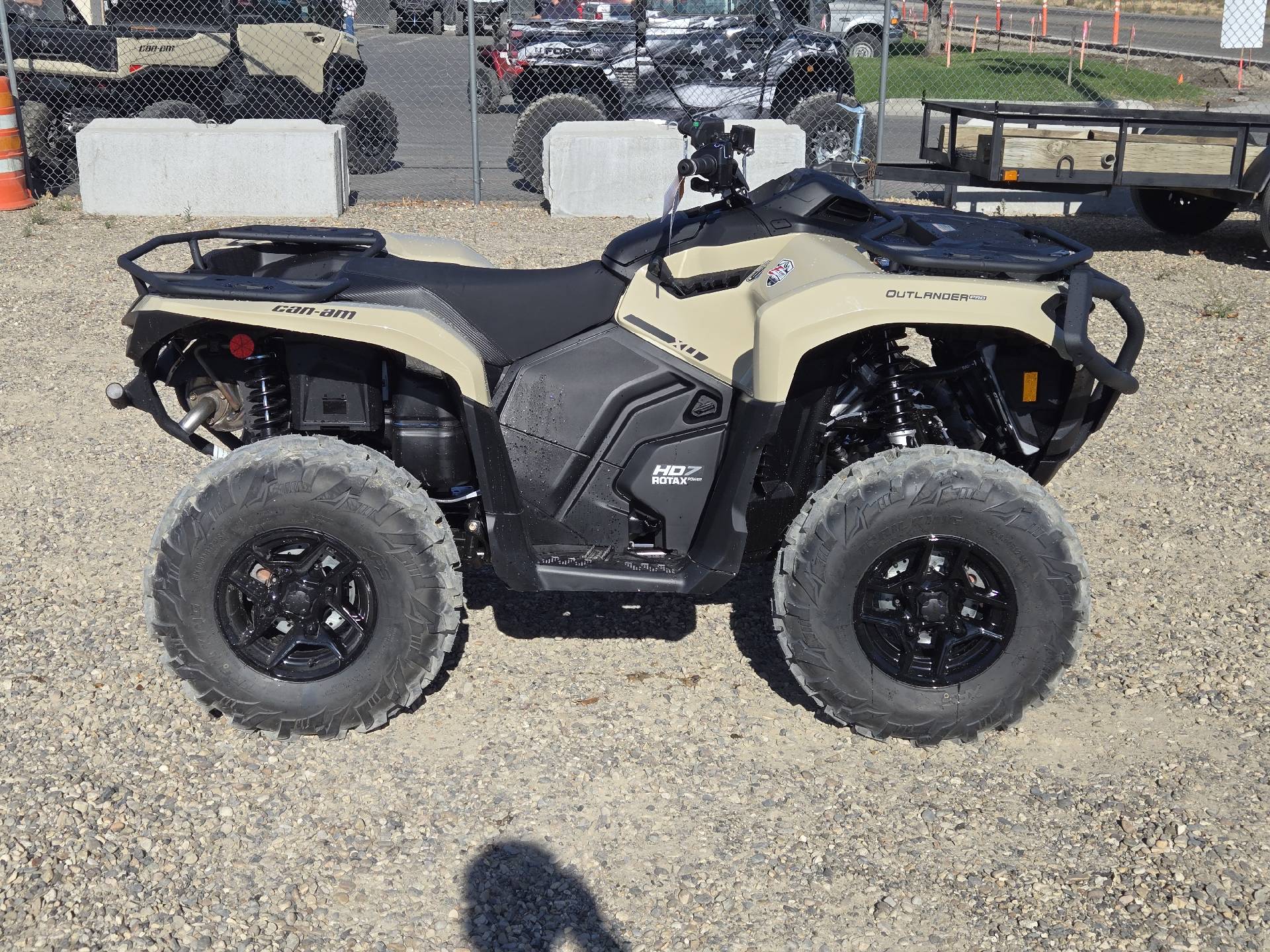 2026 Can-Am OUTLANDER PRO XU HD7