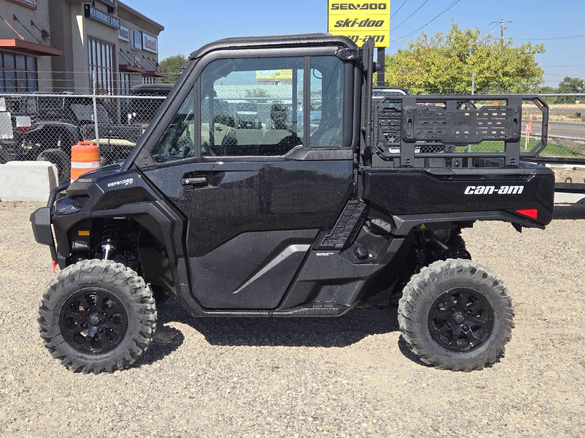 2027 Can-Am DEFENDER XU XT CAB HD10