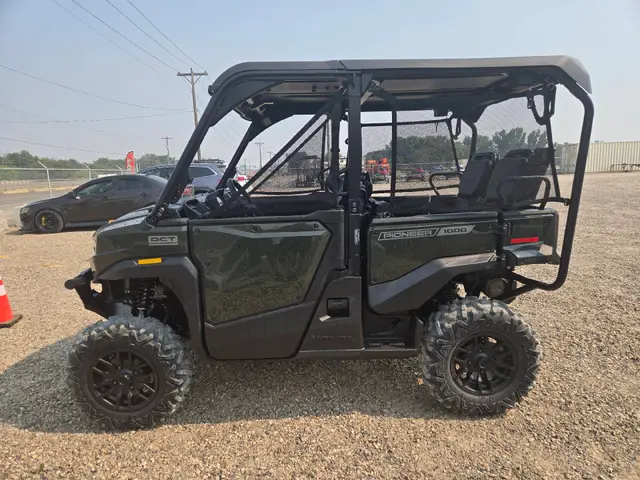 2026 Honda PIONEER 1000-5 DELUXE