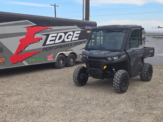 2027 Can-Am DEFENDER DPS CAB HD9